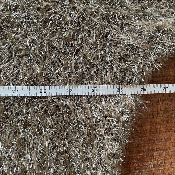 Citylux Collection Sparkly Gold Tinsel Pullover Sweater - Picture 14 of 16